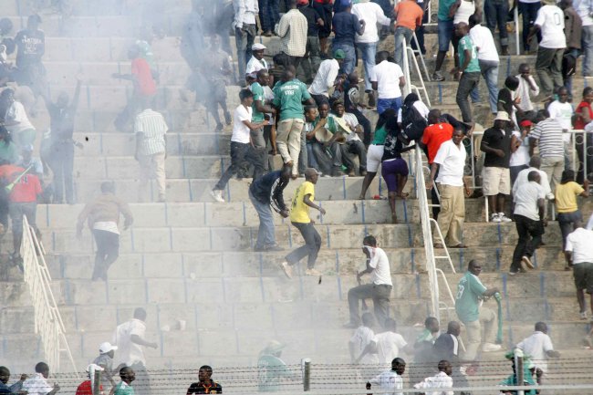 Gor Mahia fans disperse after Police fired tear gas during their match against AFC Leopards in March 2012.(Photo:File)
