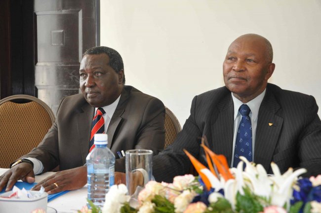 Francis Paul(left), the Secretary General of NOCK and Kipchoge Keino, the Chairman of the NOCK.(Photo:SNA File)